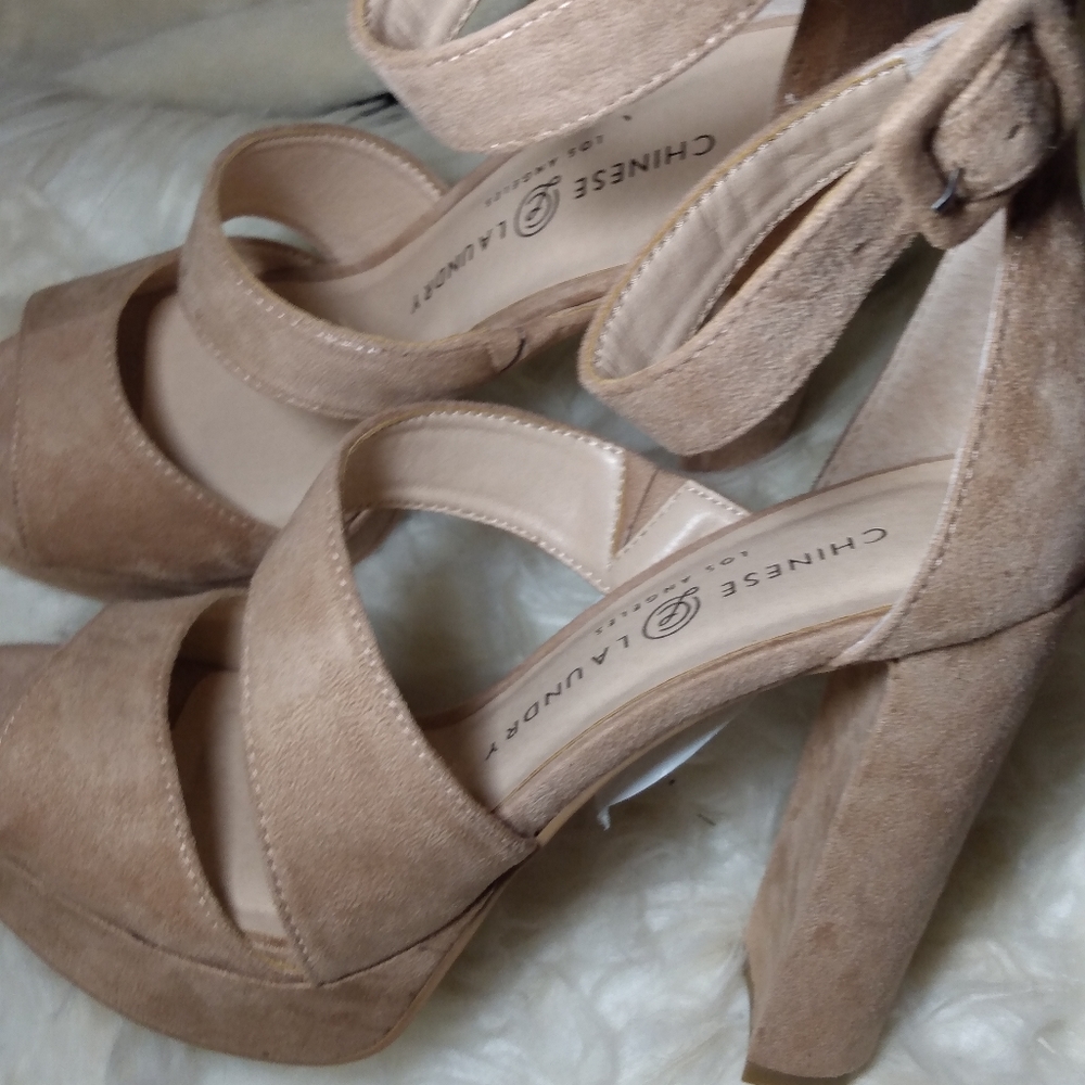 Heels - Picture 4 of 6